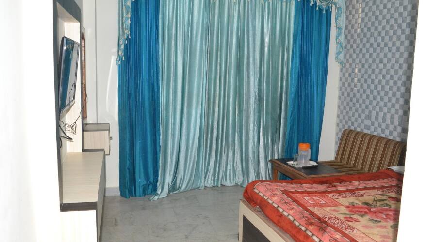 Paris Residency, Katra 3